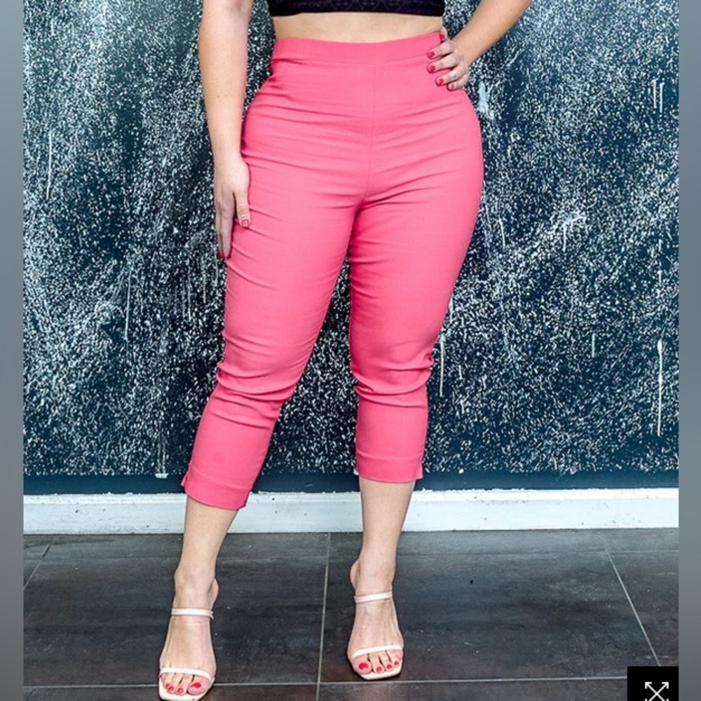 BOUTIQUE - New Coral Women's Cropped Pants - Picture 1 of 5